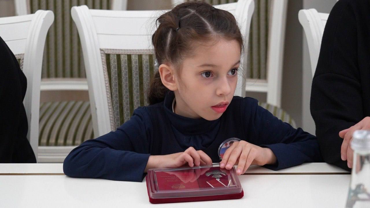 Джамбулат Салавов: Также передал государственные награды родственникам военнослужащих, погибших в зоне проведения специальной военной операции Джамбулат Салавов: Также передал государственные награды родственникам военнослужащих, погибших в зоне проведения специальной военной операции