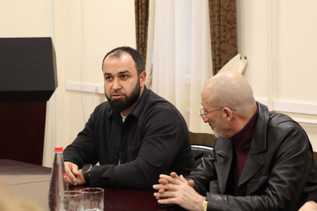 Эмин Мерданов провёл рабочую встречу с делегацией Уральской Ассоциации туризма Эмин Мерданов провёл рабочую встречу с делегацией Уральской Ассоциации туризма