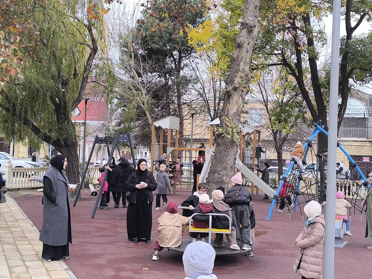 Сквер на улице Ахмата-Хаджи Кадырова открыт после масштабного преображения Сквер на улице Ахмата-Хаджи Кадырова открыт после масштабного преображения