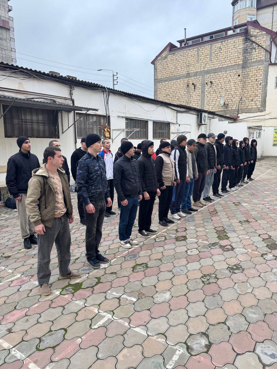 Сегодня от сборного пункта Военного комиссариата городского округа города Дербент, города Дагестанские Огни и Дербентского района состоялись торжественные проводы призывников