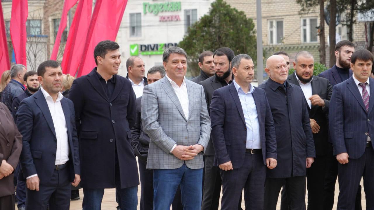 В Махачкале прошло официальное открытие сквера по ул. А. Кадырова, реализованного в рамках федеральной программы «Формирование современной городской среды» на 2025 год В Махачкале прошло официальное открытие сквера по ул. А. Кадырова, реализованного в рамках федеральной программы «Формирование современной городской среды» на 2025 год