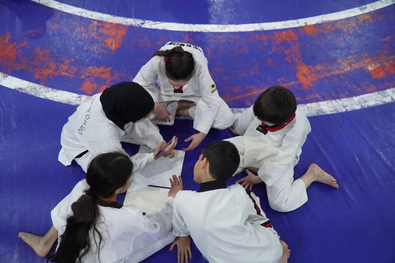 Брейн-ринг на ковре. В спортшколе имени Абдулрашида Садулаева состоялась интеллектуальная викторина на знания о своей стране, её истории, географии и культурном наследии, а также о Республике Дагестан Брейн-ринг на ковре. В спортшколе имени Абдулрашида Садулаева состоялась интеллектуальная викторина на знания о своей стране, её истории, географии и культурном наследии, а также о Республике Дагестан