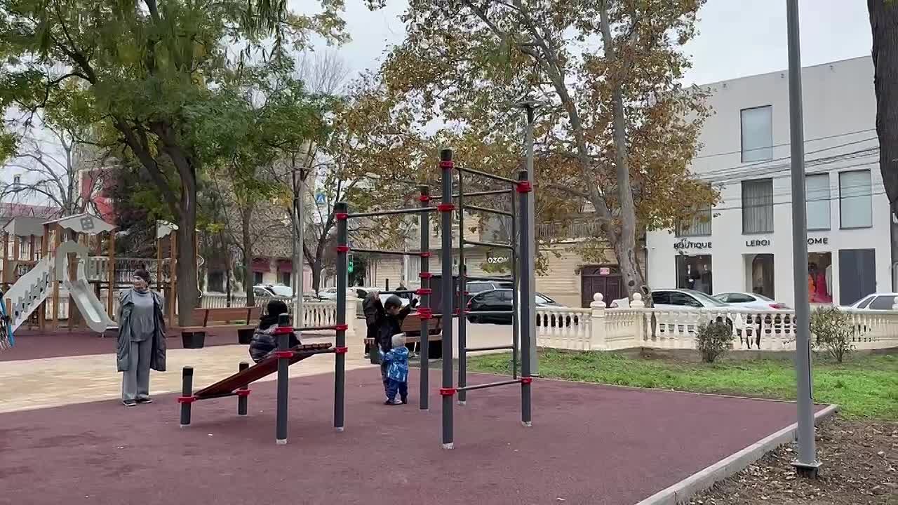 Совсем скоро состоится официальное открытие сквера по ул. А. Кадырова, реализованного в рамках муниципальной программы «Формирование современной городской среды» на 2025 год