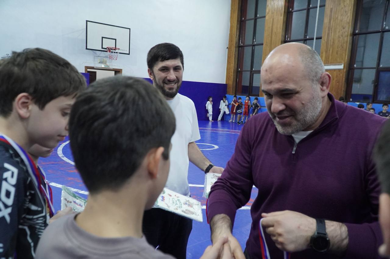 Брейн-ринг на ковре. В спортшколе имени Абдулрашида Садулаева состоялась интеллектуальная викторина на знания о своей стране, её истории, географии и культурном наследии, а также о Республике Дагестан Брейн-ринг на ковре. В спортшколе имени Абдулрашида Садулаева состоялась интеллектуальная викторина на знания о своей стране, её истории, географии и культурном наследии, а также о Республике Дагестан