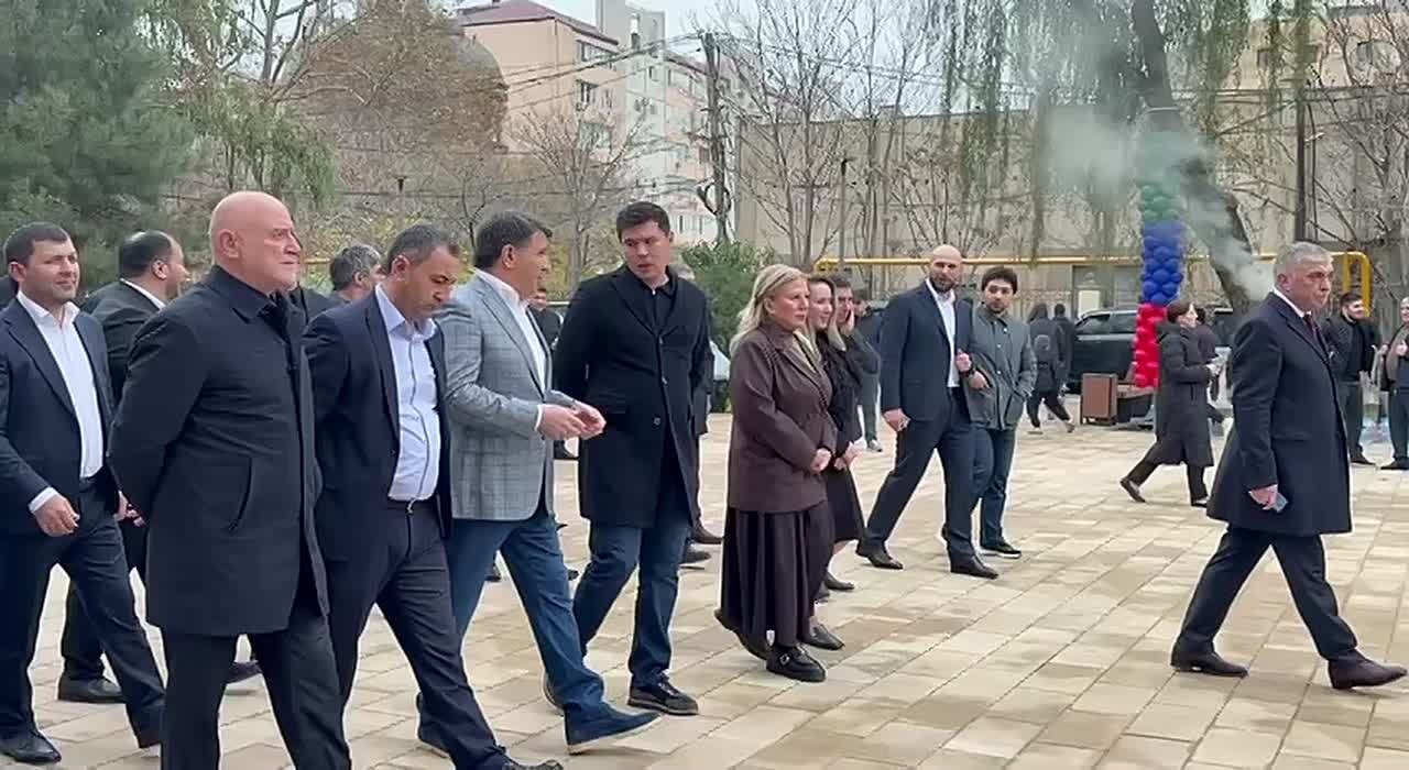 В Махачкале прошло официальное открытие сквера по ул. А. Кадырова, реализованного в рамках федеральной программы «Формирование современной городской среды» на 2025 год