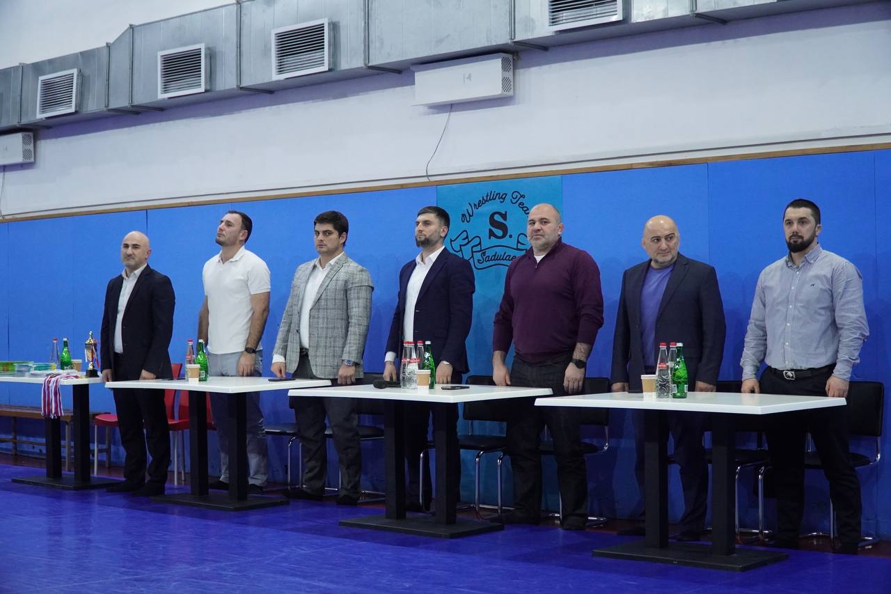 Брейн-ринг на ковре. В спортшколе имени Абдулрашида Садулаева состоялась интеллектуальная викторина на знания о своей стране, её истории, географии и культурном наследии, а также о Республике Дагестан