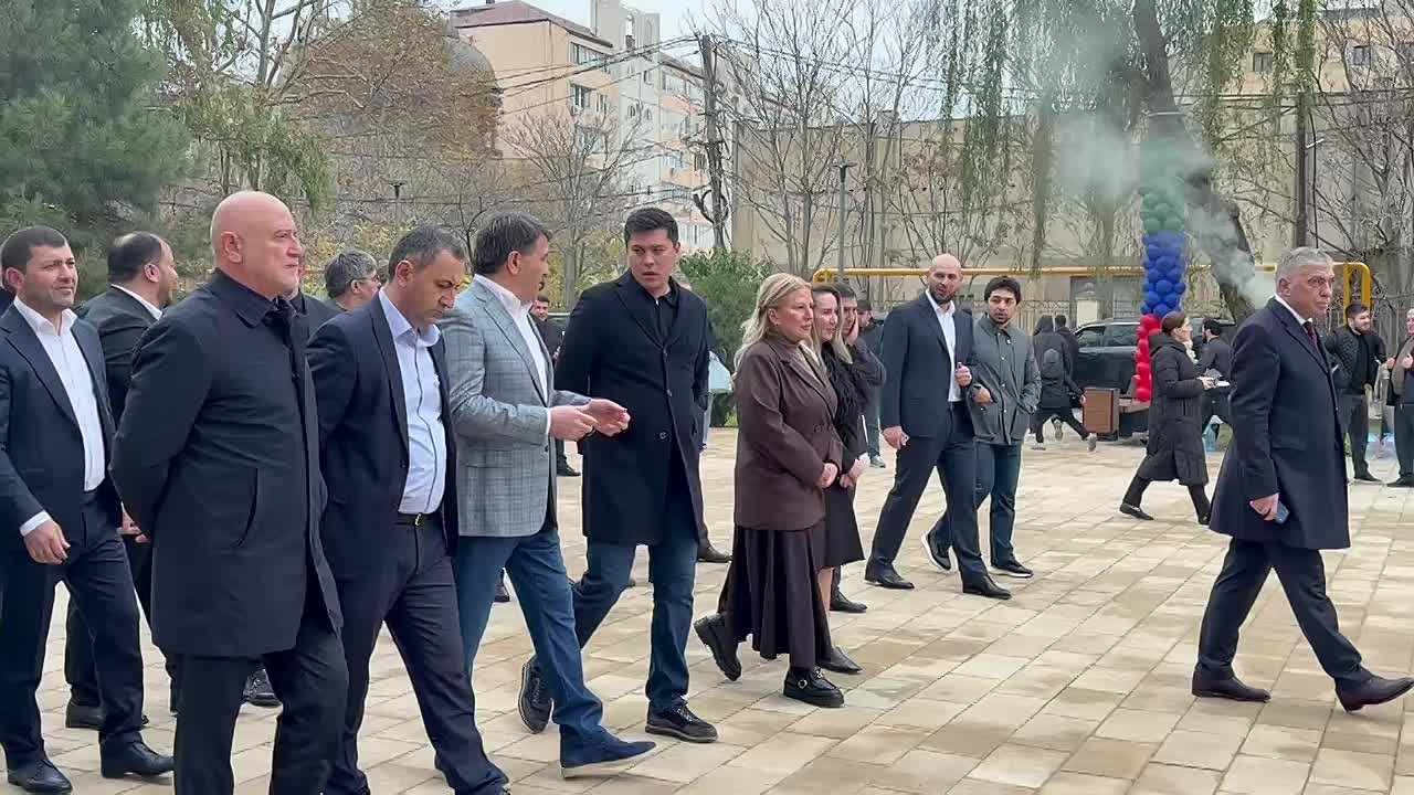 Глава города Махачкалы Джамбулат Салавов прибыл на открытие сквера на улице Ахмата-Хаджи Кадырова