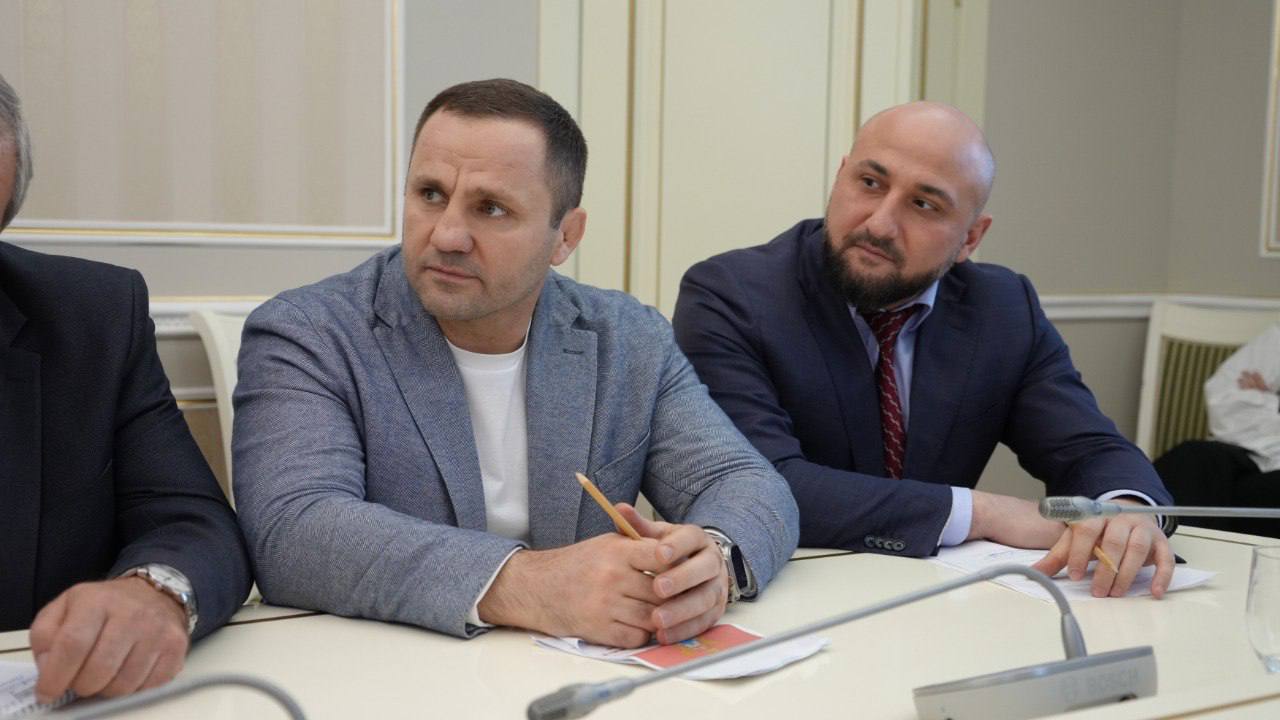 Эмилия Шахабутиновна: На совещании под руководством мэра города представила комплексный план праздничных мероприятий, посвящённых встрече Нового года Эмилия Шахабутиновна: На совещании под руководством мэра города представила комплексный план праздничных мероприятий, посвящённых встрече Нового года