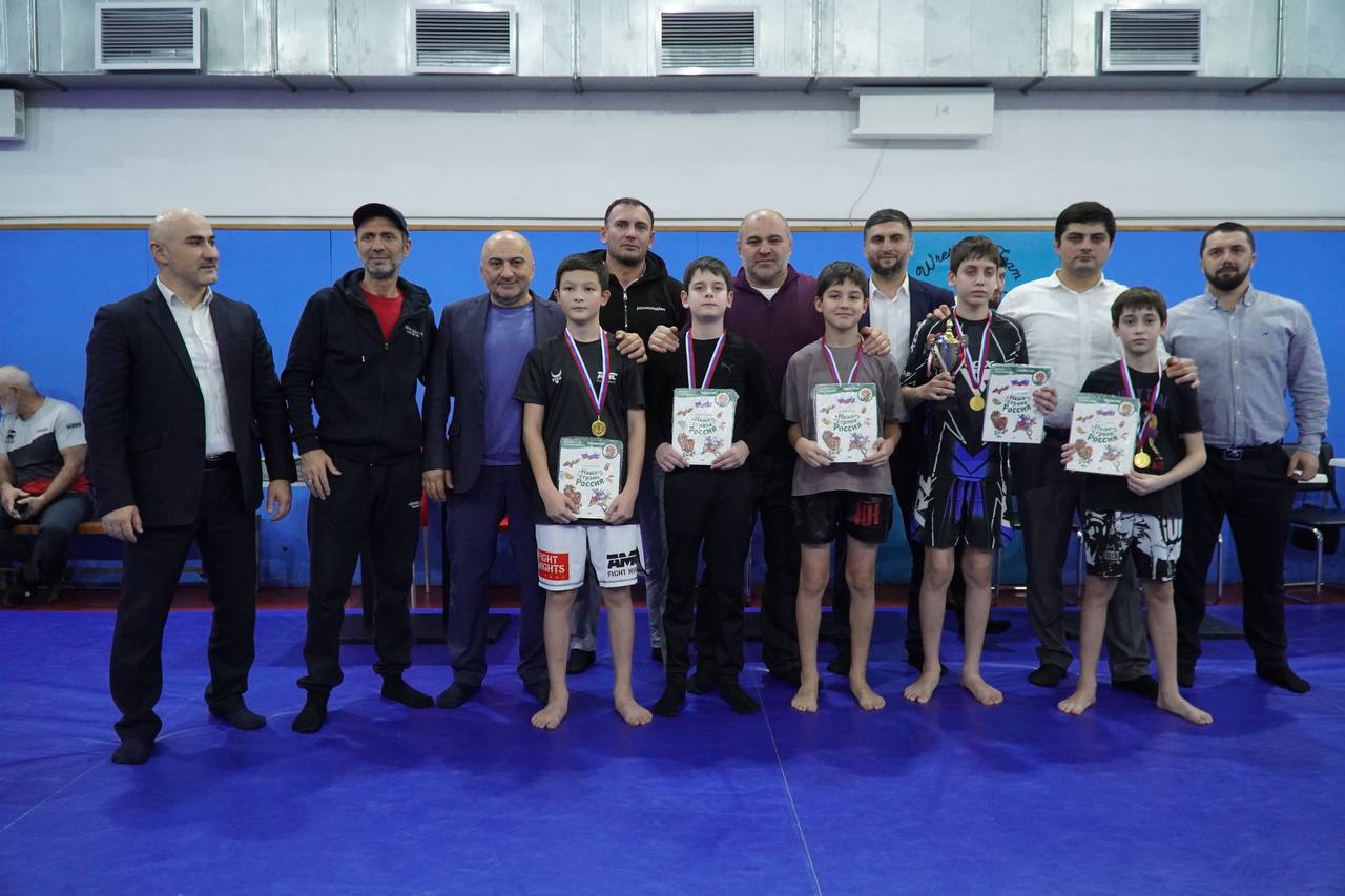 Брейн-ринг на ковре. В спортшколе имени Абдулрашида Садулаева состоялась интеллектуальная викторина на знания о своей стране, её истории, географии и культурном наследии, а также о Республике Дагестан Брейн-ринг на ковре. В спортшколе имени Абдулрашида Садулаева состоялась интеллектуальная викторина на знания о своей стране, её истории, географии и культурном наследии, а также о Республике Дагестан