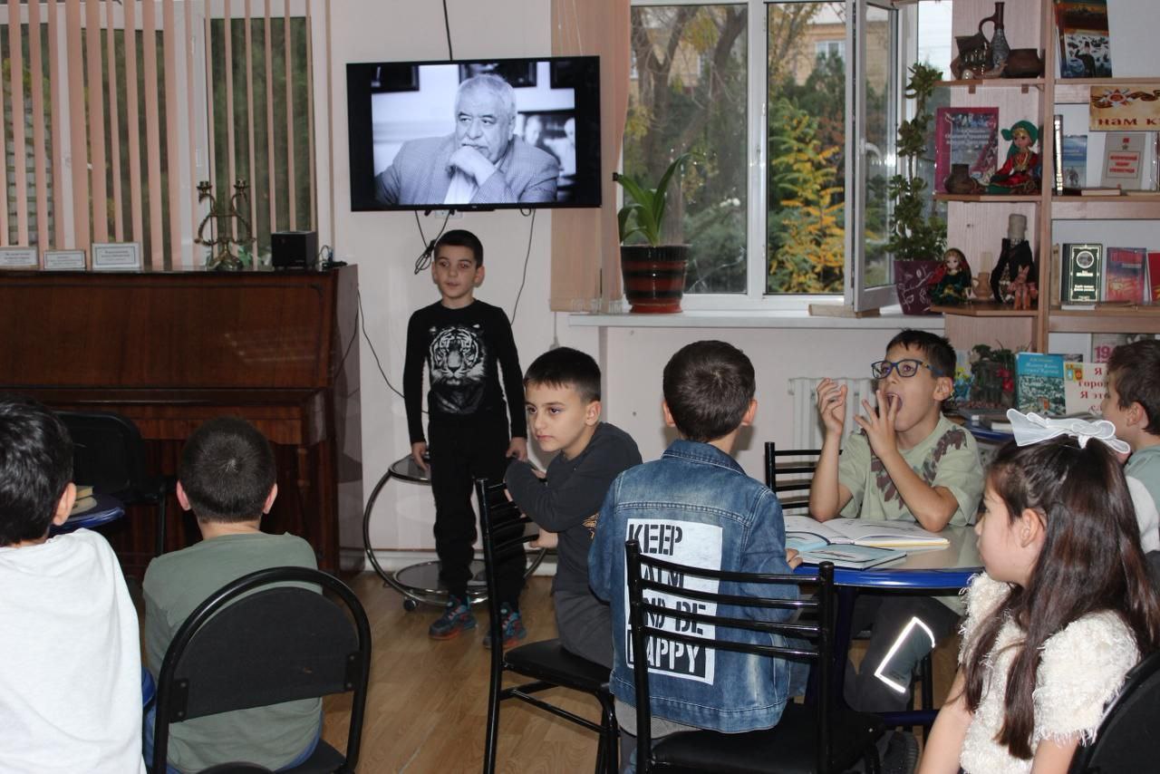 В библиотеке филиала №4 ЦБС им. Ф. Алиевой состоялся литературный вечер «Певцы мужества и свободы», посвященный 120-летию со дня рождения Магомеда Хуршилова и 70-летию Магомеда Ахмедова В библиотеке филиала №4 ЦБС им. Ф. Алиевой состоялся литературный вечер «Певцы мужества и свободы», посвященный 120-летию со дня рождения Магомеда Хуршилова и 70-летию Магомеда Ахмедова