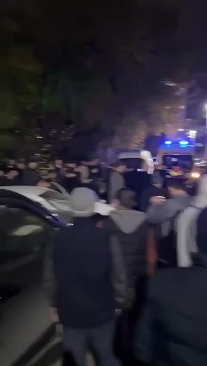 Водитель Toyota в Махачкале протаранил шесть машин и скрылся