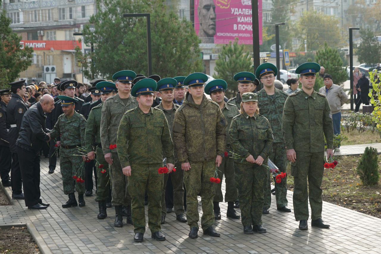 Сегодня, 16 ноября, в Каспийске состоялся митинг, посвященный памяти пограничников и членов их семей, погибших в результате террористического акта в ноябре 1996 года Сегодня, 16 ноября, в Каспийске состоялся митинг, посвященный памяти пограничников и членов их семей, погибших в результате террористического акта в ноябре 1996 года