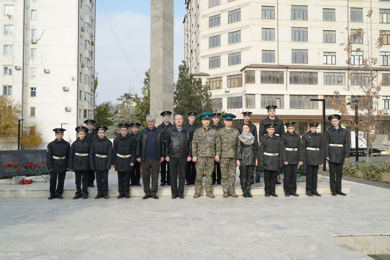 Сегодня, 16 ноября, в Каспийске состоялся митинг, посвященный памяти пограничников и членов их семей, погибших в результате террористического акта в ноябре 1996 года Сегодня, 16 ноября, в Каспийске состоялся митинг, посвященный памяти пограничников и членов их семей, погибших в результате террористического акта в ноябре 1996 года