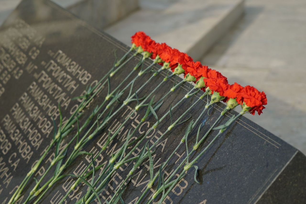 Сегодня, 16 ноября, в Каспийске состоялся митинг, посвященный памяти пограничников и членов их семей, погибших в результате террористического акта в ноябре 1996 года Сегодня, 16 ноября, в Каспийске состоялся митинг, посвященный памяти пограничников и членов их семей, погибших в результате террористического акта в ноябре 1996 года