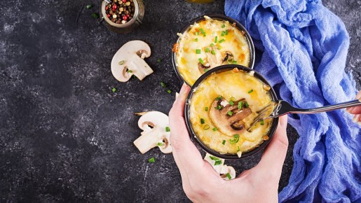 Лишнюю посуду марать не придется: этот беспроигрышный жульен сразит гостей наповал