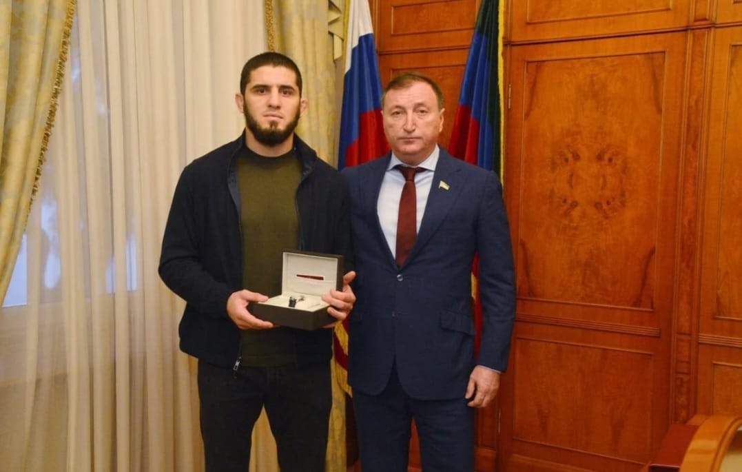 Заур Аскендеров поздравил Ислама Махачева с победой