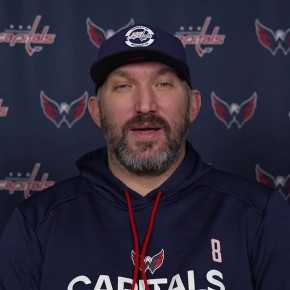 Александр Овечкин сегодня за Махачева! #UFC322