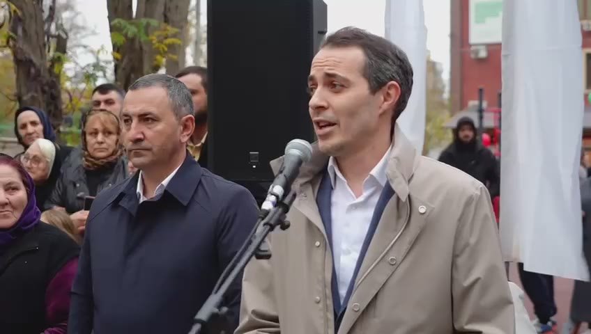 Во дворе дома № 29 на улице Абдулхамида Юсупова торжественно открыли обновлённую территорию