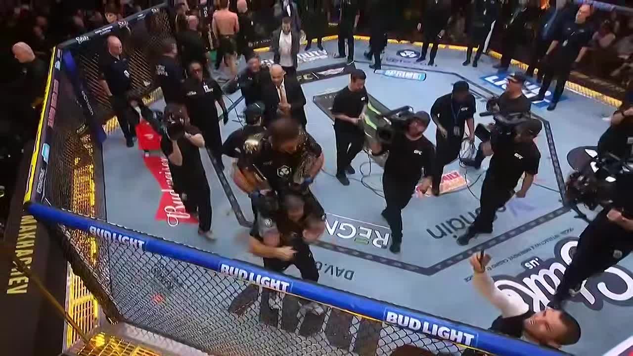 Сергей Меликов поздравил Ислама Махачева с исторической победой!