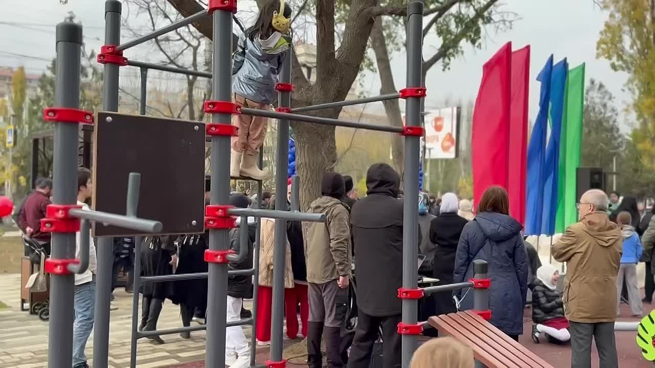 Прямо сейчас — торжественное открытие нового сквера!