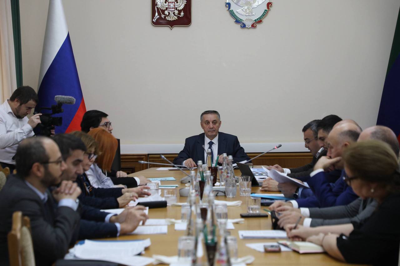 Реализацию государственной семейной политики обсудили в Правительстве РД