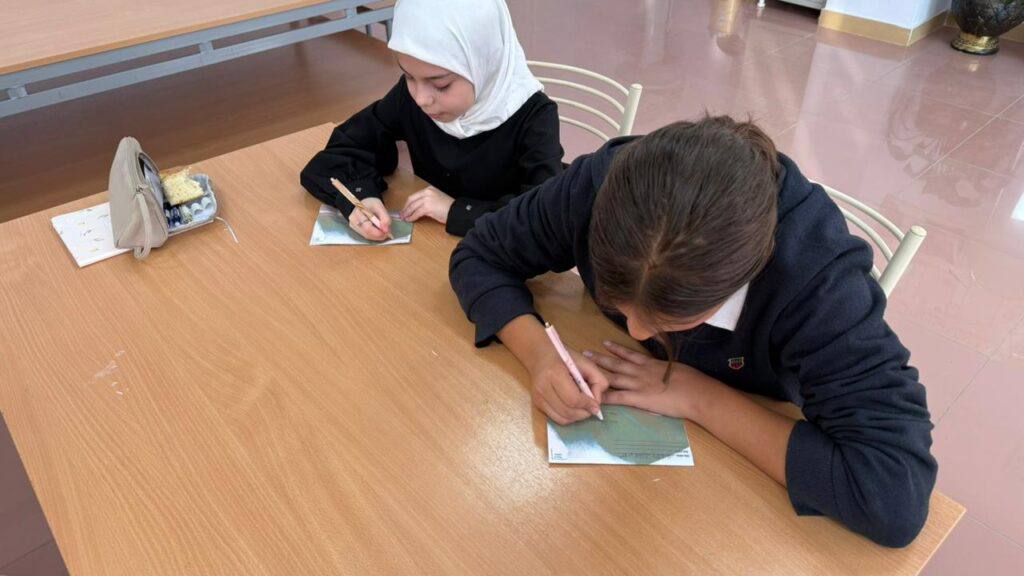 Акция «Письма на фронт» проходит в школах Дагестана: дети пишут письма на участникам специальной военной операции Акция «Письма на фронт» проходит в школах Дагестана: дети пишут письма на участникам специальной военной операции