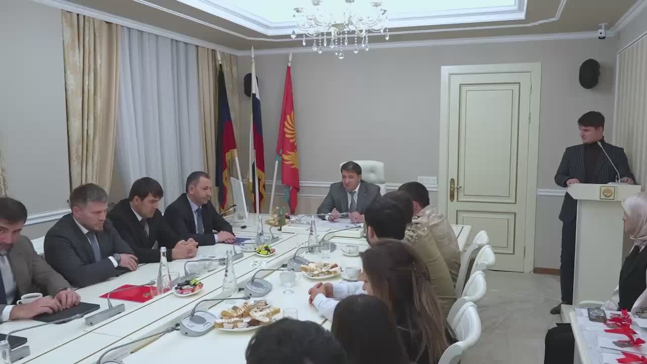 На церемонии вручения ключей детям-сиротам и детям, оставшимся без попечения родителей, мэр г. Махачкалы Джамбулат Салавов сообщил, что Главой РД Сергеем Меликовым поддержано финансирование ещё 41 жилого помещения, на...