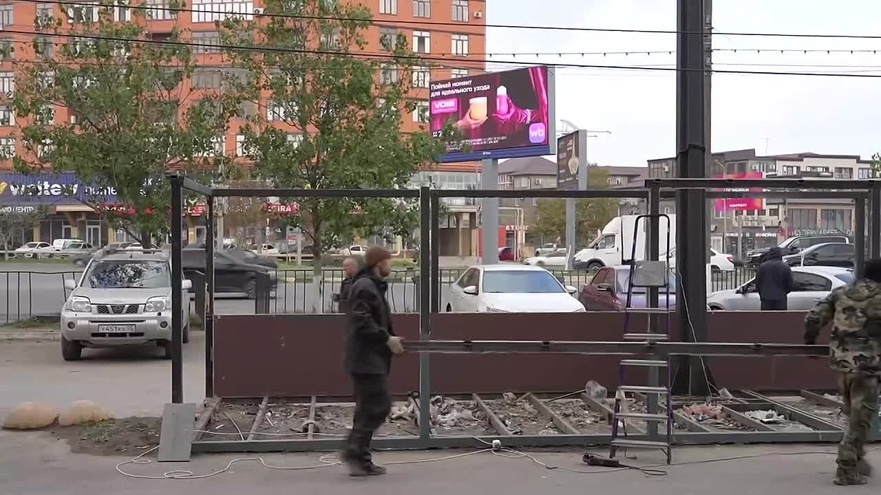 Демонтаж самовольно возведённого некапитального строения осуществляется по адресу ул. Изумрудная, 1