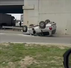 В Махачкале внедорожник «Lexus» перевернулся в районе Ленинкентского моста из-за потери управления водителем