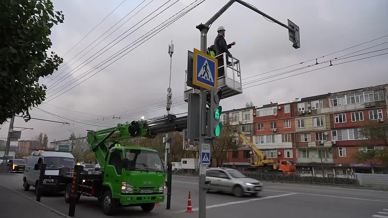 Все пешеходные светофоры на проспекте Имама Шамиля в Махачкале переведены в вызовной режим