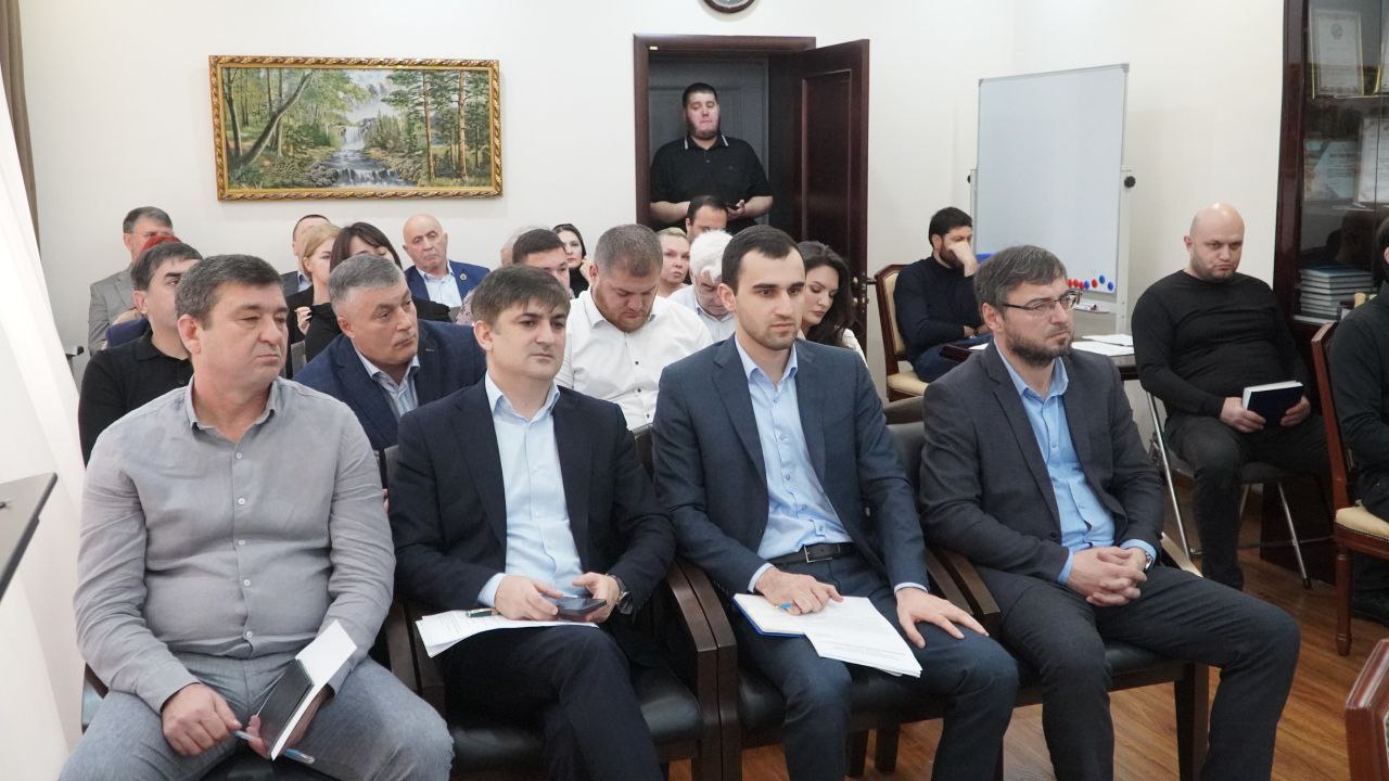 Сегодня, 17 ноября, глава города Каспийска Борис Гонцов провел очередное инвестиционное совещание с участием сотрудников городской администрации и представителей подведомственных учреждений Сегодня, 17 ноября, глава города Каспийска Борис Гонцов провел очередное инвестиционное совещание с участием сотрудников городской администрации и представителей подведомственных учреждений