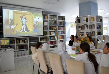 В честь Международного дня толерантности модельная библиотека филиала №2 ЦБС им. Ф. Алиевой провела мероприятие «Толерантность на книжной полке»