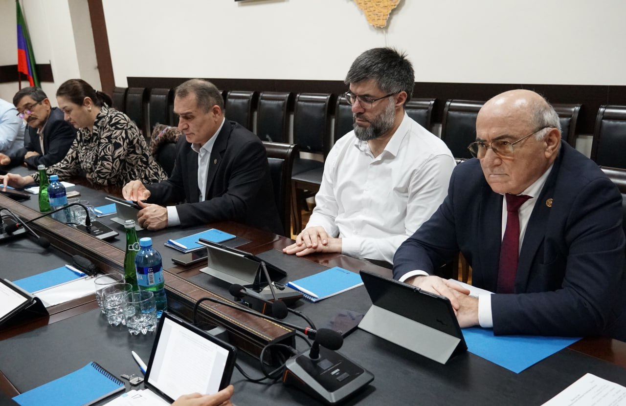 Сегодня, 17 ноября, под председательством Магомеда Дибирова прошло заседание Избирательной комиссии Республики Дагестан Сегодня, 17 ноября, под председательством Магомеда Дибирова прошло заседание Избирательной комиссии Республики Дагестан