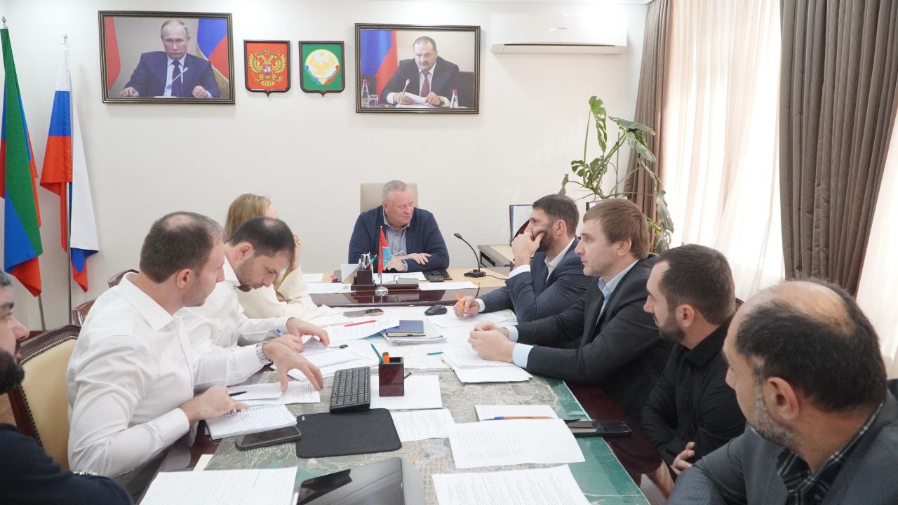 Сегодня, 17 ноября, глава города Каспийска Борис Гонцов провел очередное инвестиционное совещание с участием сотрудников городской администрации и представителей подведомственных учреждений Сегодня, 17 ноября, глава города Каспийска Борис Гонцов провел очередное инвестиционное совещание с участием сотрудников городской администрации и представителей подведомственных учреждений