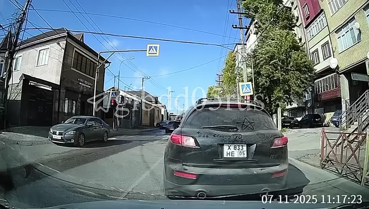 12345. В наш телеграм-бот поступило видео с грубыми нарушениями ПДД водителем автомобиля «LADA Granta», зафиксированными в Махачкале