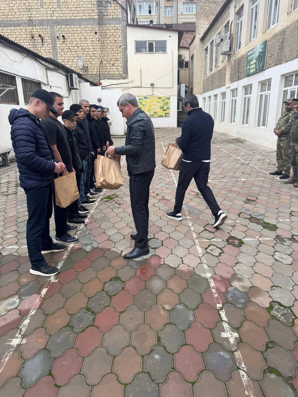 Сегодня на сборном пункте Военного комиссариата городов Дербент, Дагестанские Огни и Дербентского района состоялись торжественные проводы призывников, которым предстоит пройти срочную службу в Вооружённых силах России Сегодня на сборном пункте Военного комиссариата городов Дербент, Дагестанские Огни и Дербентского района состоялись торжественные проводы призывников, которым предстоит пройти срочную службу в Вооружённых силах России