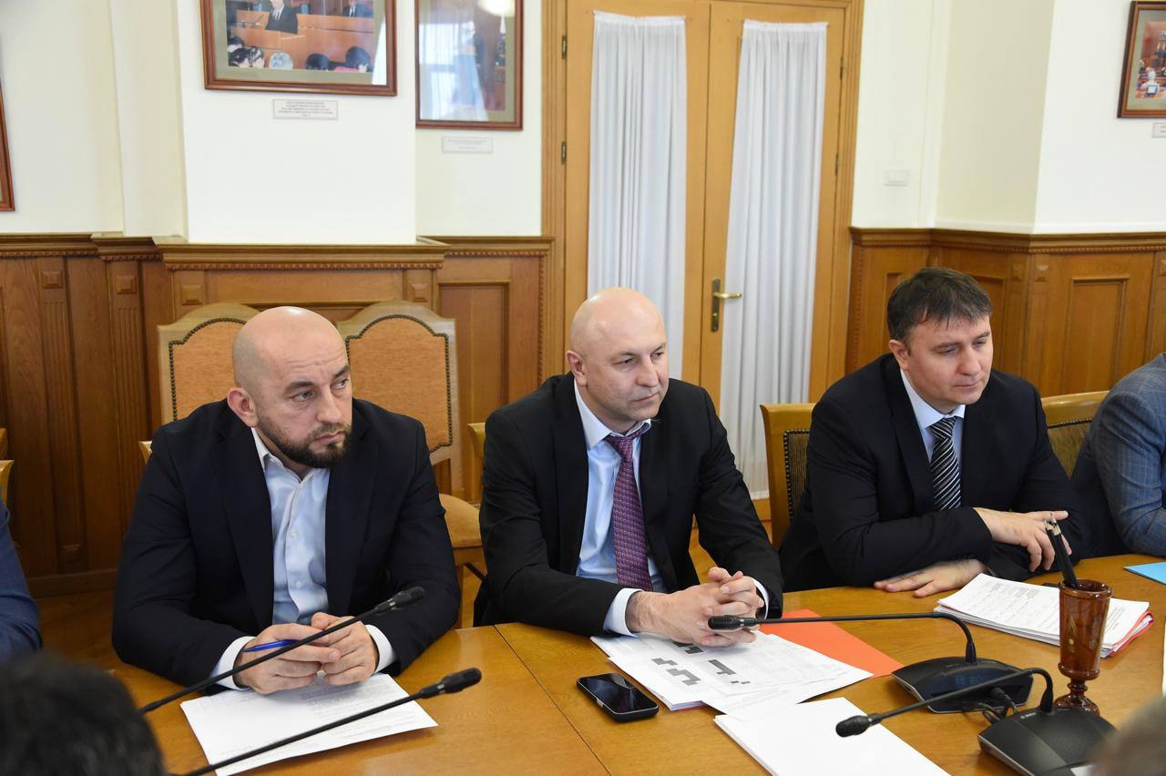 Представители Минтранса Дагестана приняли участие в заседании Народного Собрания Республики Дагестан