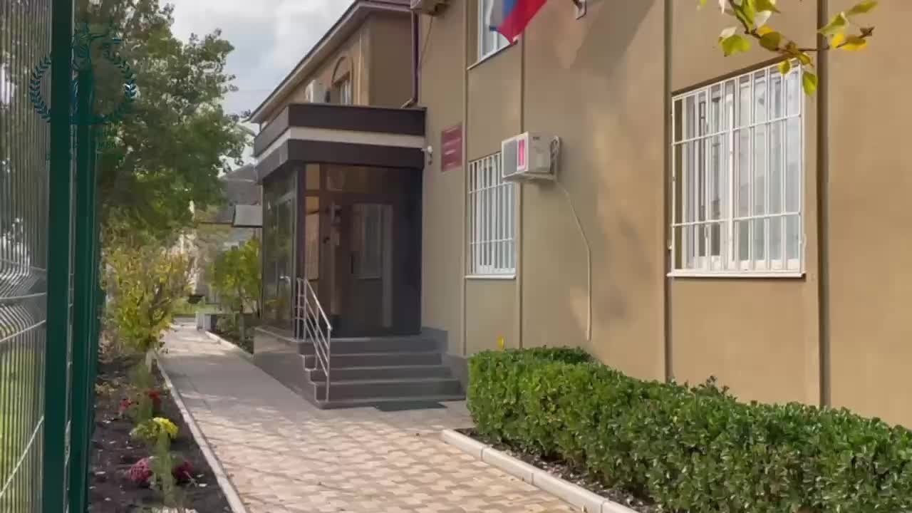 Кумторкалинский районный суд признал 36-летнего жителя Махачкалы виновным в незаконном хранении аммиачной селитры, кокосовых матов и перекиси водорода, что привело к взрыву и пожару 14 августа 2023 года