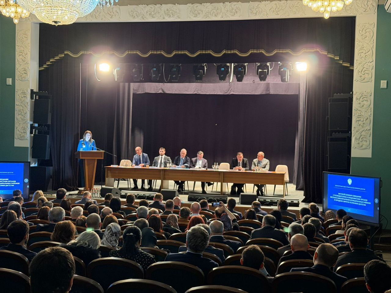 Делегация из Каспийска под руководством главы города Бориса Гонцова приняла участие в кустовом семинар-совещании