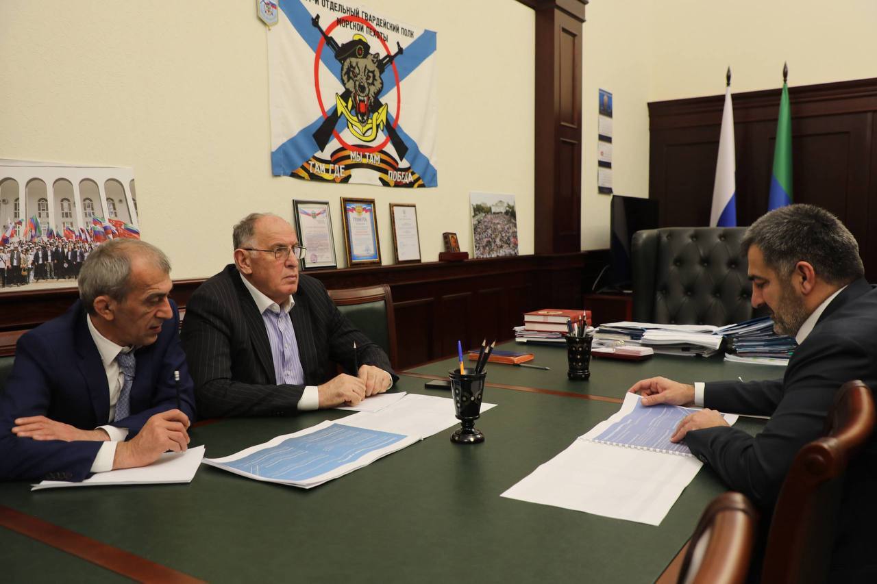 Премьер Дагестана провел ряд встреч с руководителями органов власти региона Премьер Дагестана провел ряд встреч с руководителями органов власти региона