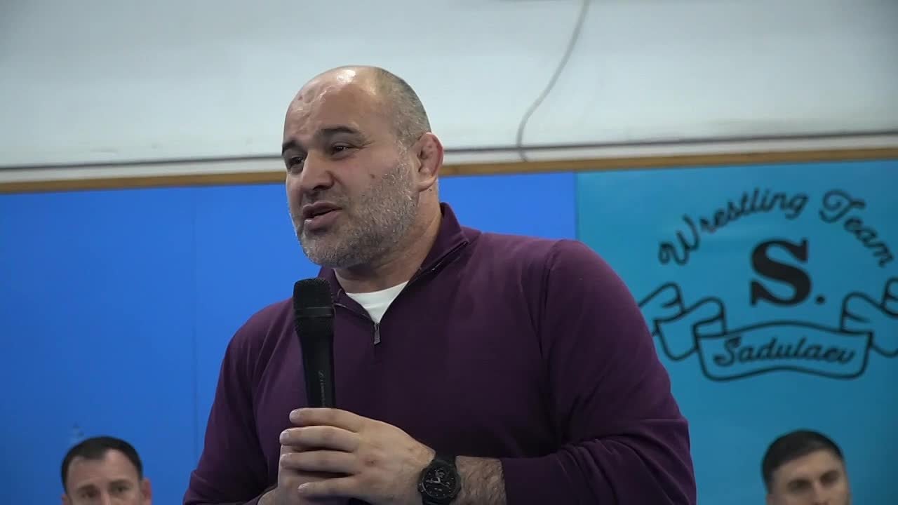 Сажид Сажидов на интеллектуальной викторине в спортшколе имени Абдулрашида Садулаева