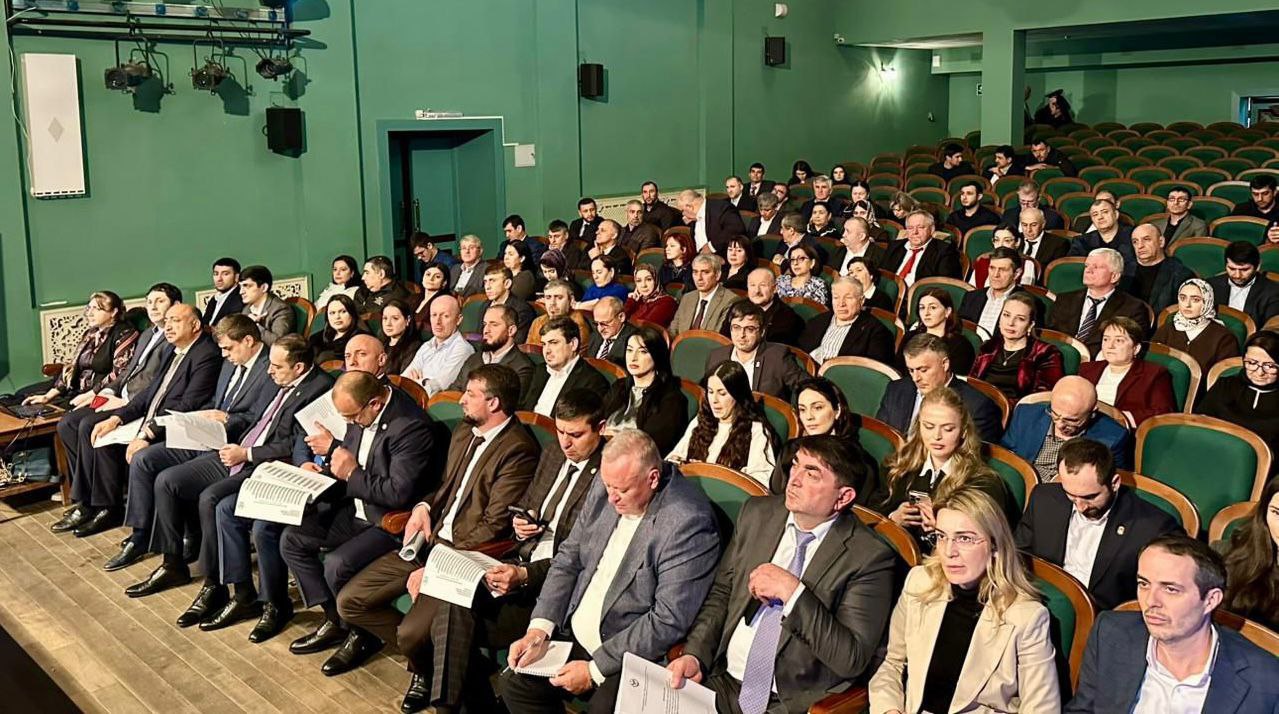 Делегация из Каспийска под руководством главы города Бориса Гонцова приняла участие в кустовом семинар-совещании Делегация из Каспийска под руководством главы города Бориса Гонцова приняла участие в кустовом семинар-совещании