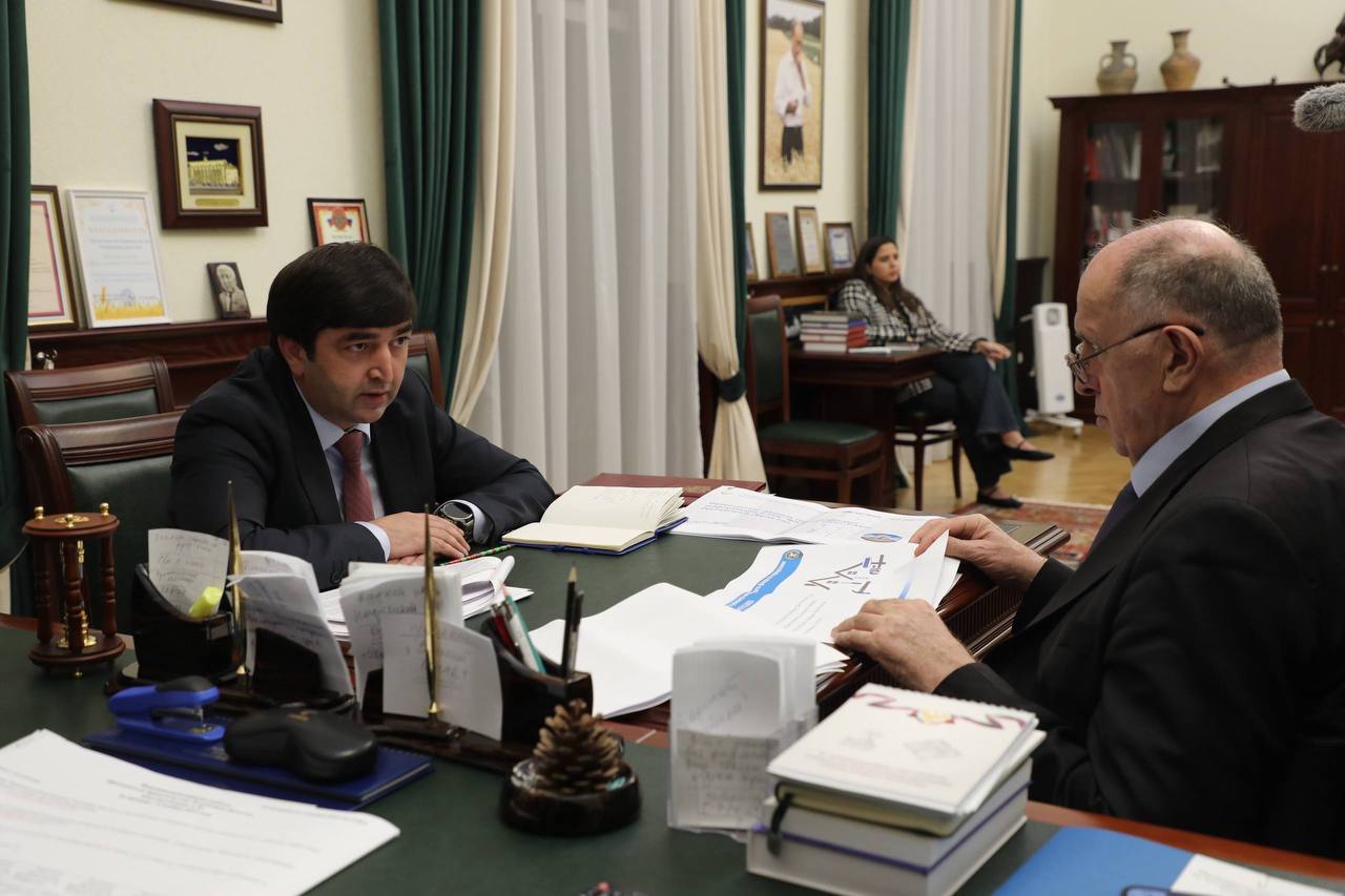 Премьер Дагестана провел ряд встреч с руководителями органов власти региона Премьер Дагестана провел ряд встреч с руководителями органов власти региона