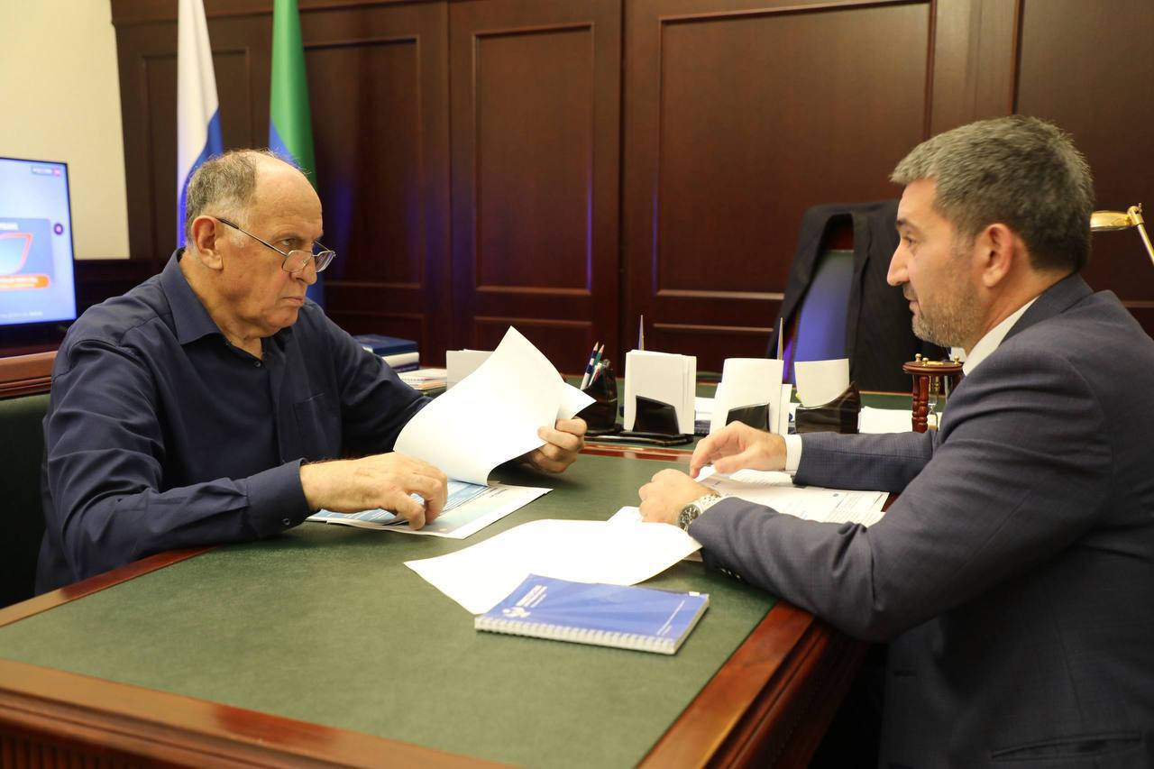 Премьер Дагестана провел ряд встреч с руководителями органов власти региона Премьер Дагестана провел ряд встреч с руководителями органов власти региона