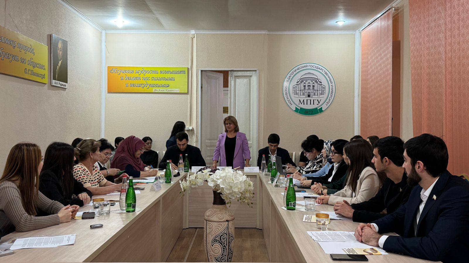 Депутаты Молодёжного парламента при Собрании депутатов городского округа «город Дербент» совместно с Дербентским филиалом МПГУ организовали научно-практический круглый стол на тему: «Эмоциональный интеллект и диалог как... Депутаты Молодёжного парламента при Собрании депутатов городского округа «город Дербент» совместно с Дербентским филиалом МПГУ организовали научно-практический круглый стол на тему: «Эмоциональный интеллект и диалог как...