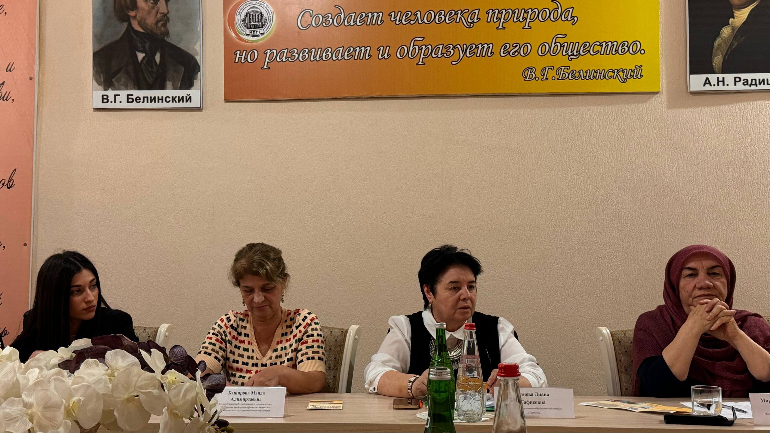 Депутаты Молодёжного парламента при Собрании депутатов городского округа «город Дербент» совместно с Дербентским филиалом МПГУ организовали научно-практический круглый стол на тему: «Эмоциональный интеллект и диалог как... Депутаты Молодёжного парламента при Собрании депутатов городского округа «город Дербент» совместно с Дербентским филиалом МПГУ организовали научно-практический круглый стол на тему: «Эмоциональный интеллект и диалог как...