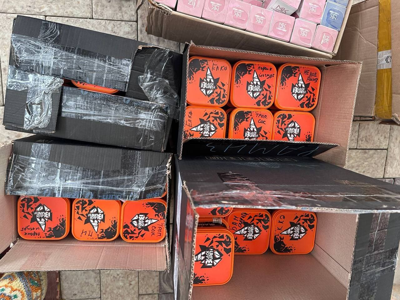 Дагестанские таможенники совместно с УФСБ пресекли оборот крупной партии контрафактной табачной продукции в Хасавюрте