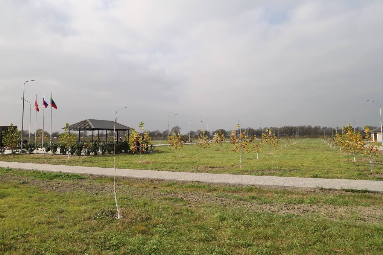 Мемориал погибшим защитникам Отечества — центральный объект Сада памяти в Кизлярском районе Мемориал погибшим защитникам Отечества — центральный объект Сада памяти в Кизлярском районе