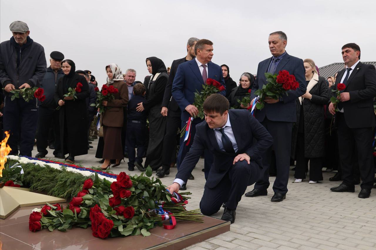 Мемориал погибшим защитникам Отечества — центральный объект Сада памяти в Кизлярском районе Мемориал погибшим защитникам Отечества — центральный объект Сада памяти в Кизлярском районе