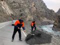 Дорожники Дагестана продолжают работы по благоустройству дорог